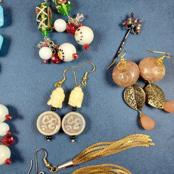 Assorted Jewelry Lot - Picture 5 of 16